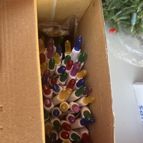 100 LED ICICLE-STYLE LIGHTS, 9.5' 100W, 20 STRANDS - Picture 5 of 5